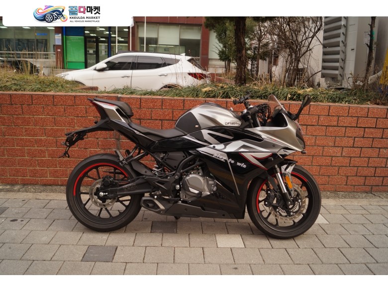 CF모토 300 SR 2023년식 옵션 좋은 차량 ~~깔끔합니다.