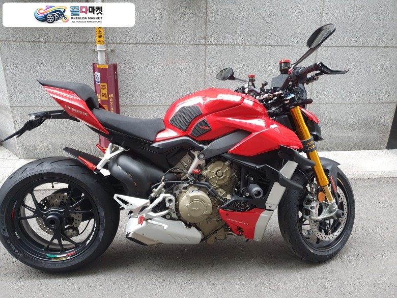 두카티 스트리트파이터 V4 S 2020년식 두카티 스파 V4s 팝니다.