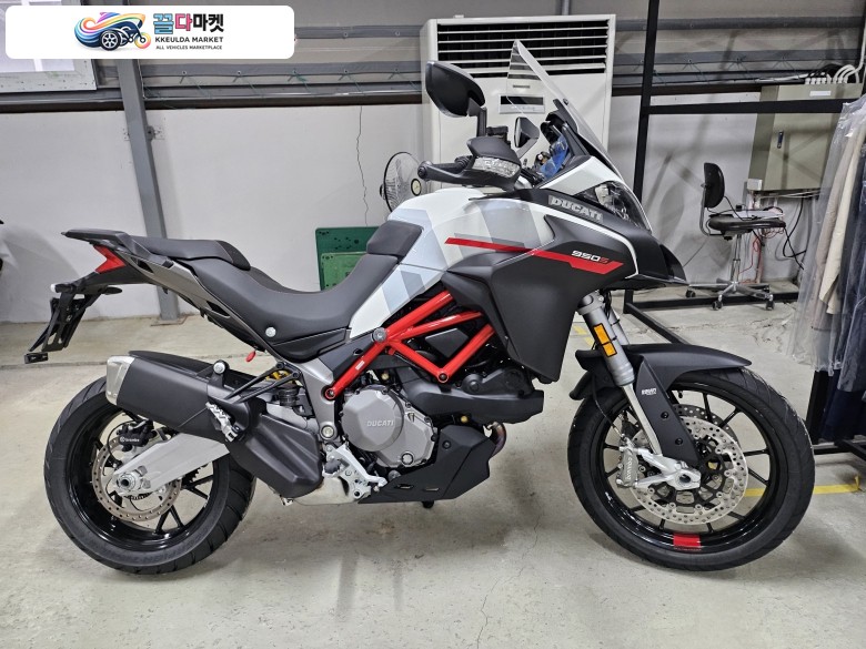 두카티 멀티스트라다 950 S 2021년식 [제이앤제이]멀티스트라다 950S GP화이트 미등록신차 판매합니다