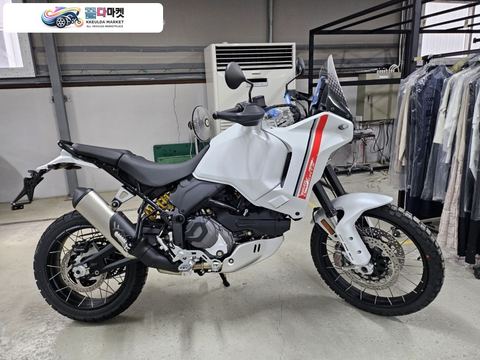 두카티 데저트 X 2023년식 [제이앤제이] 데저트X 미등록신차 화이트 2023년식 판매합니다.