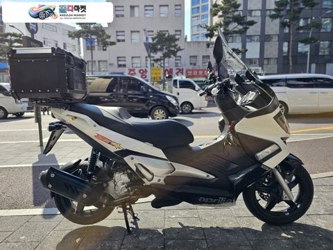 아프릴리아 SR MAX 300 2017년식 아프릴리아 SRMAX 300 / 1.2 만KM 생태 좋은 컨디션 / 대차,캐피탈,할부 환영
