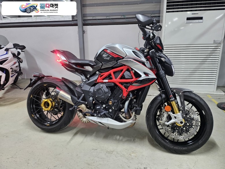 MV-아구스타 드랙스터 800 RC SCS 2022년식 [제이앤제이]JONICH휠튜닝,신차급컨디션,저렴하게 판매합니다