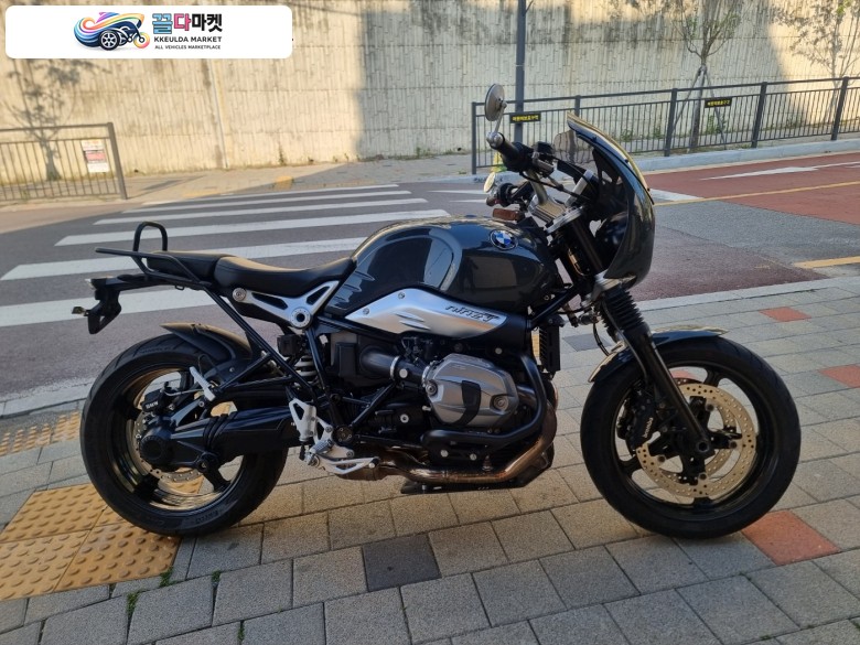 BMW R 나인 T 퓨어 2017년식 2017년식 알나인티 퓨어 옵션 많은 바이크 저렴하게 판매합니다