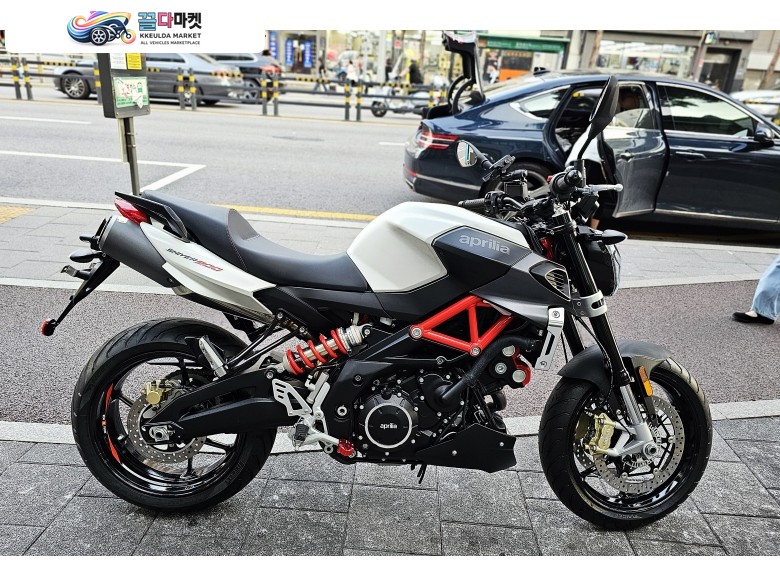 아프릴리아 쉬버 900 2018년식 아프릴리아 쉬버 900   실키로수 90 km   신차급매물