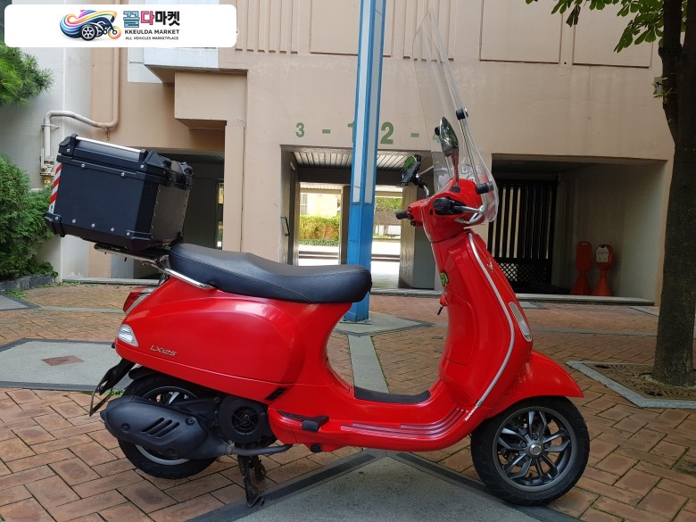 베스파 LX 125 2021년식 깨끗하고 신차급 상태 최상인 21년식 레드 베스파LX125-서울 동대문