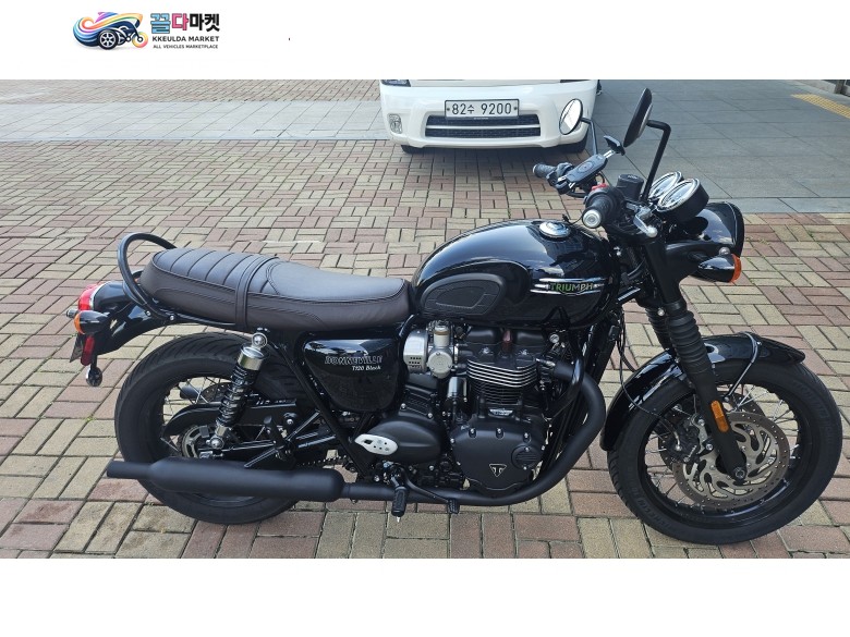 트라이엄프 본네빌 T120 블랙 2023년식 23년식 본네빌 T120블랙