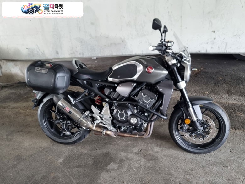 혼다 CB 1000 R 2018년식 cb1000r 18년식 실버 24000 km 판매합니다 열선핸들 사이드 박스 요시무라 슬립온  엔진가드 풀튜닝