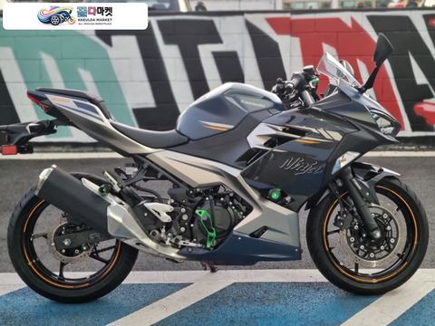 가와사키 닌자 400 ABS 2023년식 2023년식 3598km 주행한 상태좋은 닌자 400 ABS 블루 분양중 제1금융권 현금할부 및 신용카드가능 가와사키 부산점 SN바이크