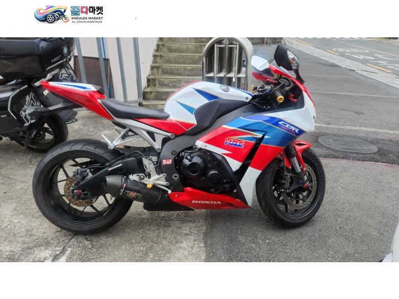 혼다 CBR 1000 RR 2012년식 혼다 cbr1000rr~~2012년식 내외관 상태양호~~요시무라 머플러