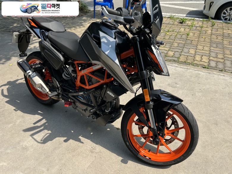 KTM 390 듀크 2022년식 듀크 390 팝니다