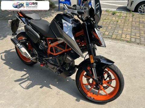 KTM 390 듀크 2022년식 듀크 390 팝니다