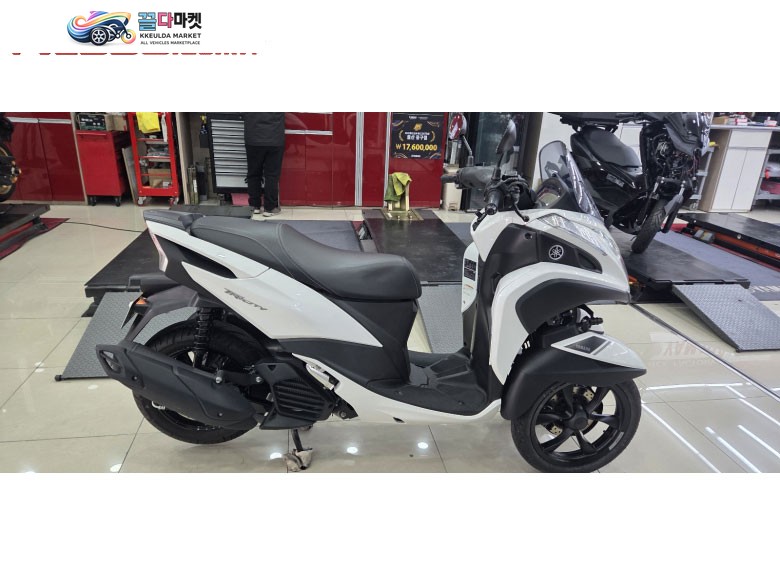 야마하 트리시티 125 2023년식 신차같은 삼륜스쿠터 YAMAHA 트리시티125 판매합니다.