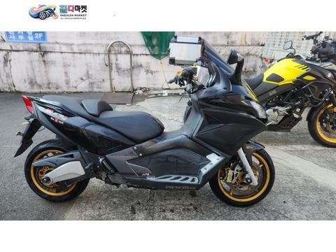 아프릴리아 SRV 850 2017년식 스쿠터계의 대장~~아프렐리아 srv850~~2017년식 아크라포빅
