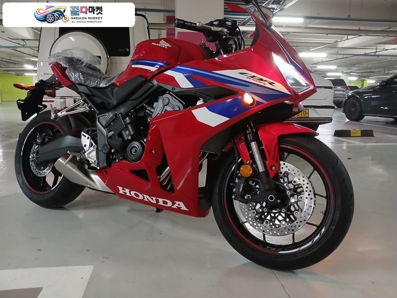 혼다 CBR 650 R ABS 2025년식 2025년CBR650R 신차서울무주행 팝니다. E클러치 모델