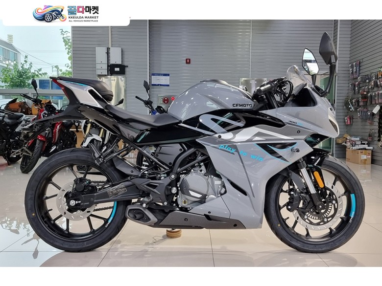 CF모토 300 SR 2023년식 바이크월드 CF모토 신차 2023년 SR 300 그레이