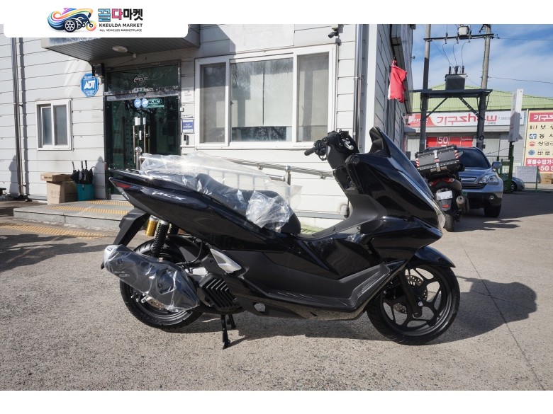 혼다 PCX 125 ABS 2025년식 [신차] PCX125 26년식 유광블랙 / 순정 열선그립 추가 / 테일램프 헤드라이트 리어서스펜션 변화