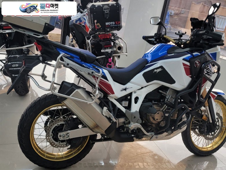혼다 아프리카 트윈 CRF 1100 L 어드벤쳐 스포츠 DCT 2023년식 상태 신차급 싸게팝니다 선착순