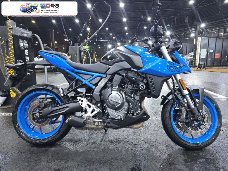 스즈끼 GSX 8 S 2024년식 2024 gsx-8s 블루색상 판매합니다.