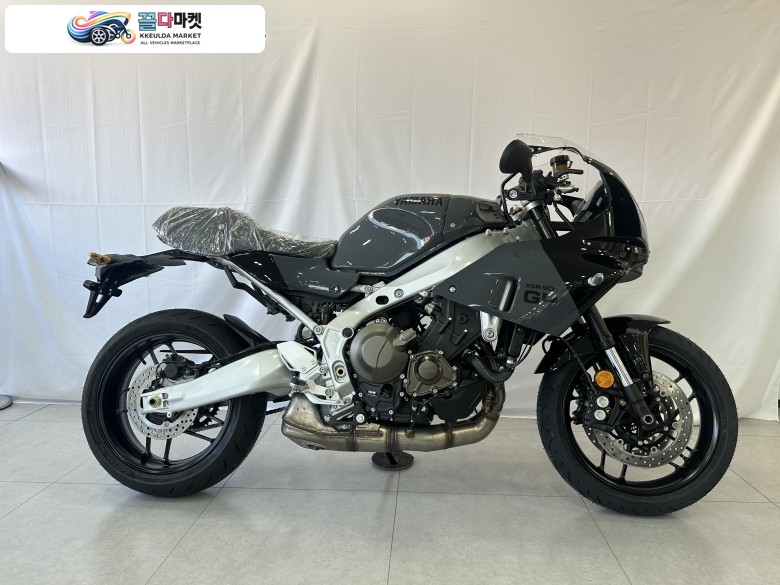 야마하 XSR 900 GP 2025년식 야마하 4S 딜러 천안점 모토프로 입니다. 신모델 XSR 900 GP 신차 판매 합니다