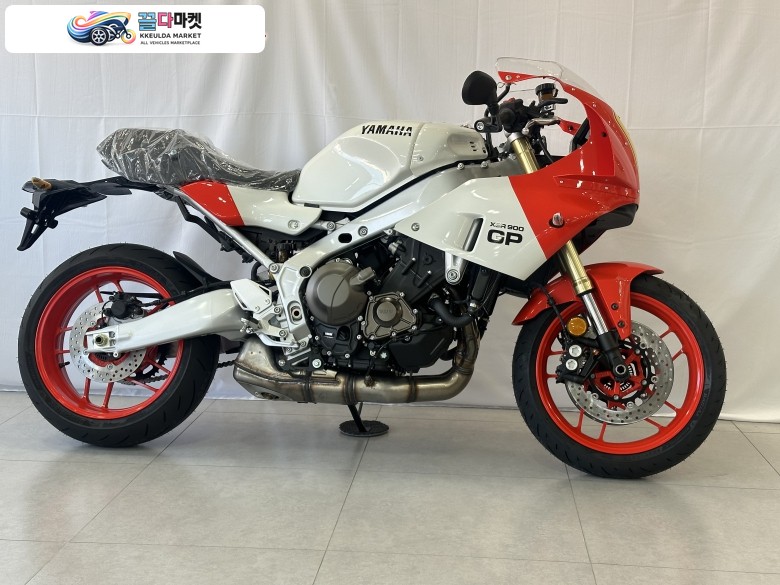 야마하 XSR 900 GP 2025년식 야마하 4S 딜러 천안점 모토프로 입니다. 신모델 XSR 900 GP 신차 판매 합니다