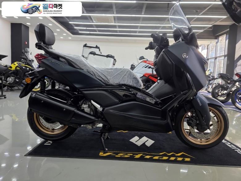 야마하 X 맥스 300 ABS 2023년식 -진주신평오토바이- -야마하 XMAX300 ABS- -승용으로 사용한 신차컨디션의 바이크- -2023년식 9,818km 주행한 바이크-