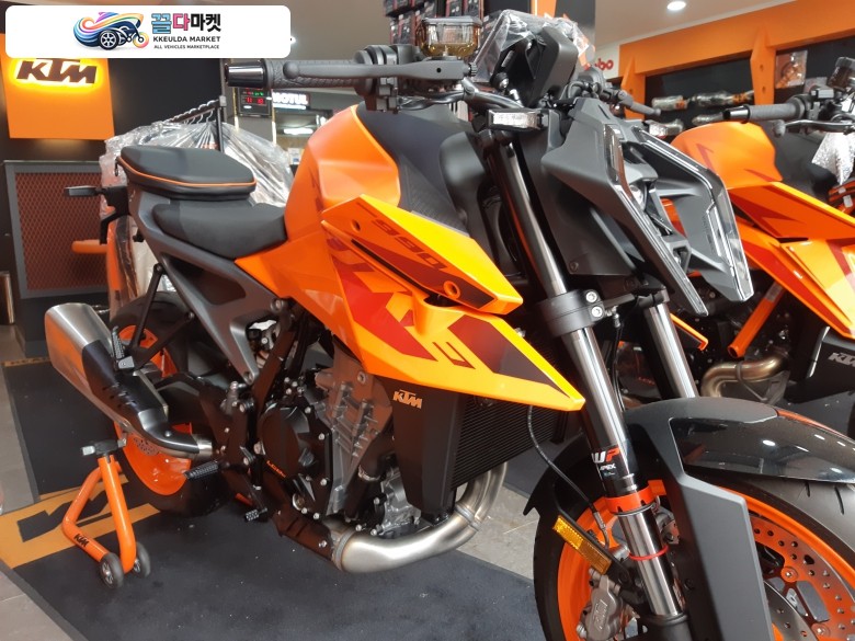 KTM 990 슈퍼듀크 2024년식 미들급네이키드의 최고봉 990DUKE 롯데카드최장60개월저금리할부가능
