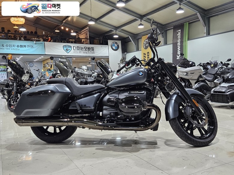 BMW R 18 록테인 2024년식 다파는 오빠들 BMW R18록테인 빠르게 소진되고 있으니 빠르게 연락주세요^^ 대차 가능합니다^^