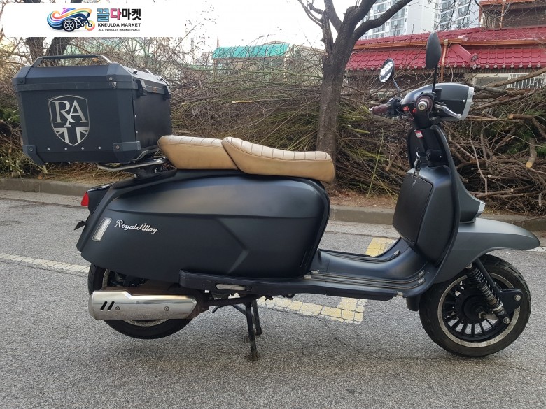 로얄 알로이 GP 125 AC 2020년식 20년식 상태 좋은 클래식 스쿠터 로얄알로이125 블랙 서울 동대문 판매합니다.