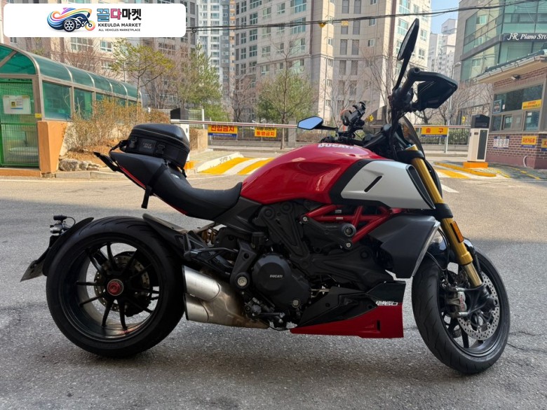 두카티 디아벨 1260 S 2020년식 두카티 디아벨 1260S 2020년식 타이어 2개, 앞브레이크 패드 교환