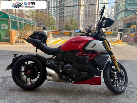 두카티 디아벨 1260 S 2020년식 두카티 디아벨 1260S 2020년식 타이어 2개, 앞브레이크 패드 교환