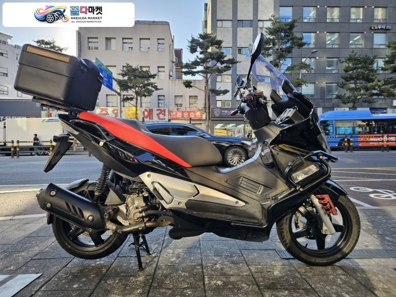 아프릴리아 SR MAX 300 2017년식 ▶ 아프릴리아 SRMAX300 / 할부,대차,캐피탈 가능 ◀