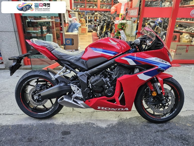 혼다 CBR 650 R E 클러치 2025년식 혼다 CBR650R E클러치 25년식 신차판매합니다(당일출고가능,전국탁송가능)
