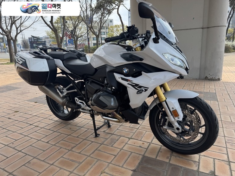 BMW R 1250 RS 2023년식 BMW R1250RS 일인신조 키로수짧은 바이크 신차금 판매합니다.