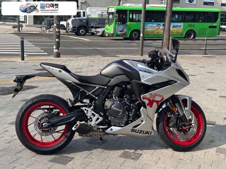 스즈끼 GSX 8 R 2025년식 취득세전액지원 카드12~22개월 무이자장기할부! 신한/하나 오토론120개월 장기할부!