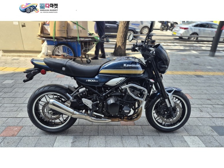 가와사키 Z 900 RS ABS 2023년식 년식대비 적당한 적산거리와 바이크관리 꼼꼼하게 관리 유지한 가와사키 23년식 Z900 RS 진청색 판매 합니다.