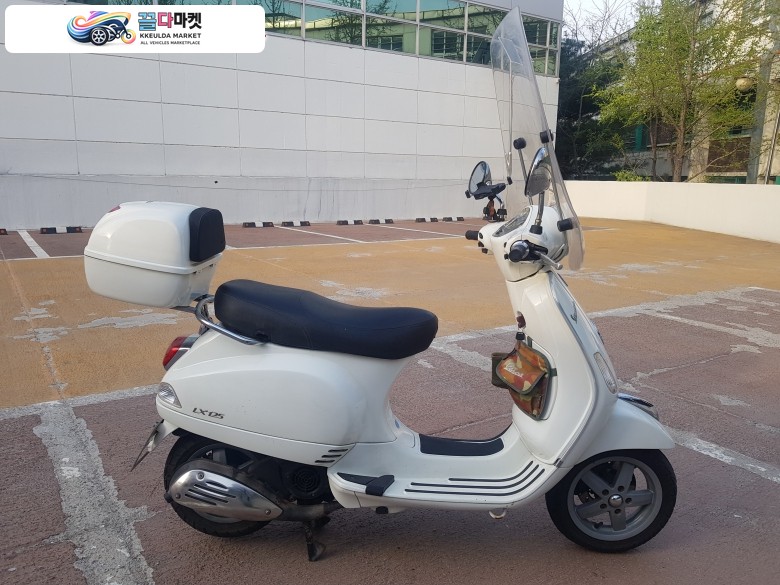 베스파 LX 125 2013년식 13년식 카브레터 버전 베스파 LX125 순정 베스파 리어박스 창착형 판매 서울 동대문