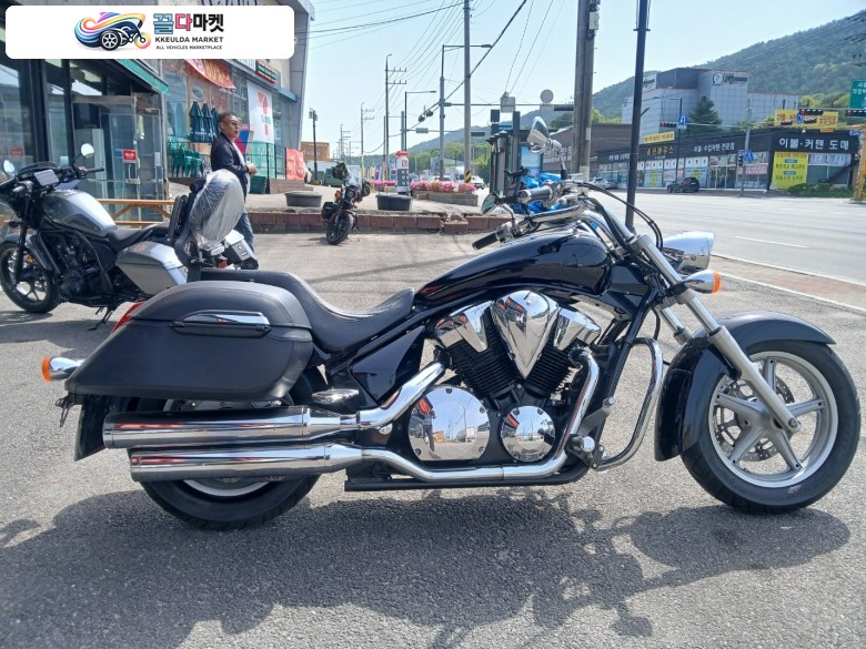 혼다 VT 1300 CR 2011년식 상태좋은 vt1300cr 입니다.