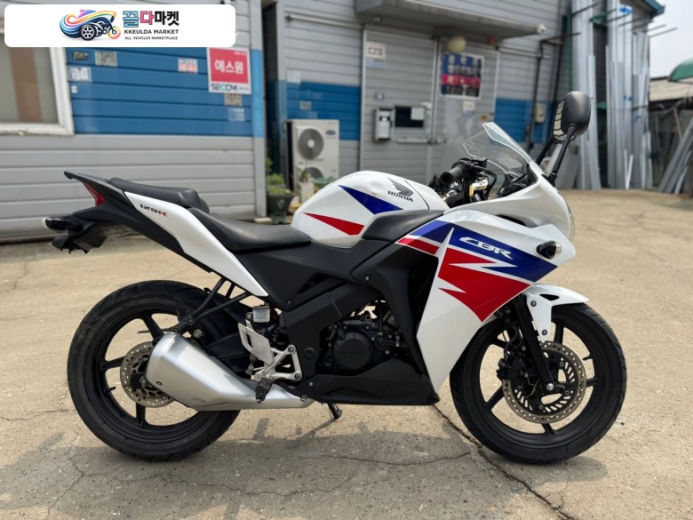 혼다 CBR 125 R 2017년식 혼다 cbr125 17년형 화이트컬러 판매합니다