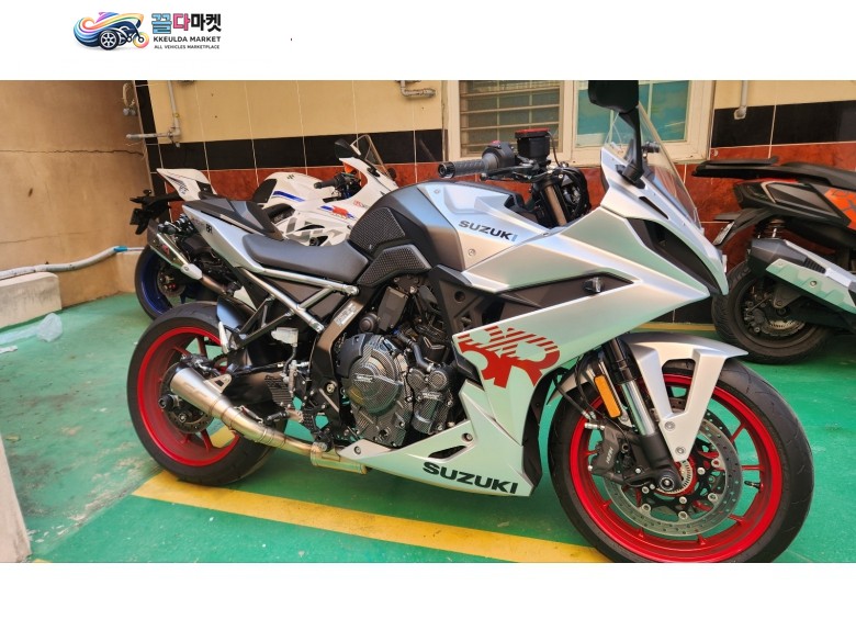 스즈끼 GSX 8 R 2025년식 gsx-8r 25년 신차 박스 까고 2주만에 폐지한 풀튜닝 길들이기 끝난 차량 팝니다