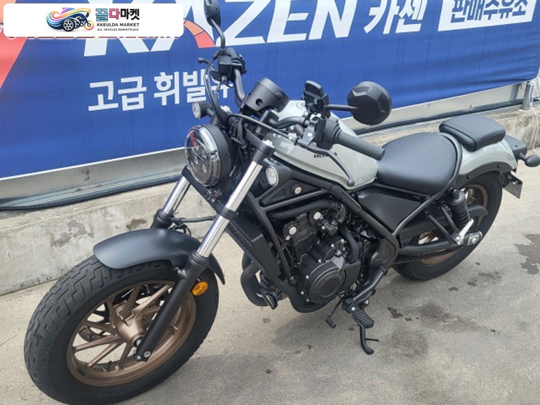 혼다 레블 500 2023년식 은회색의 레블500