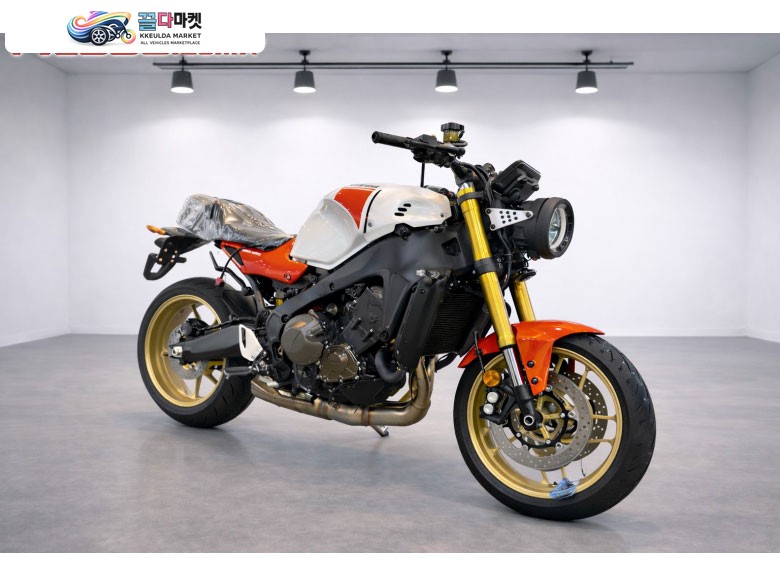 야마하 XSR 900 2025년식 [야마하 4S DEALER 중구점] 2025 XSR900 / 시즌오프 기념 초대박 프로모션 / 실키화이트 / 옵션무상장착 / 롯데카드 최장 60개월 할부 / 카드무이자할부 22개월