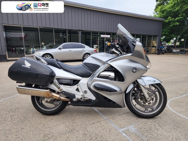 혼다 ST 1300 2005년식 [중고]HONDA_혼다 투어러 ST1300 장거리 투어와 편안한 주행 혼다김해점 바이크랜드