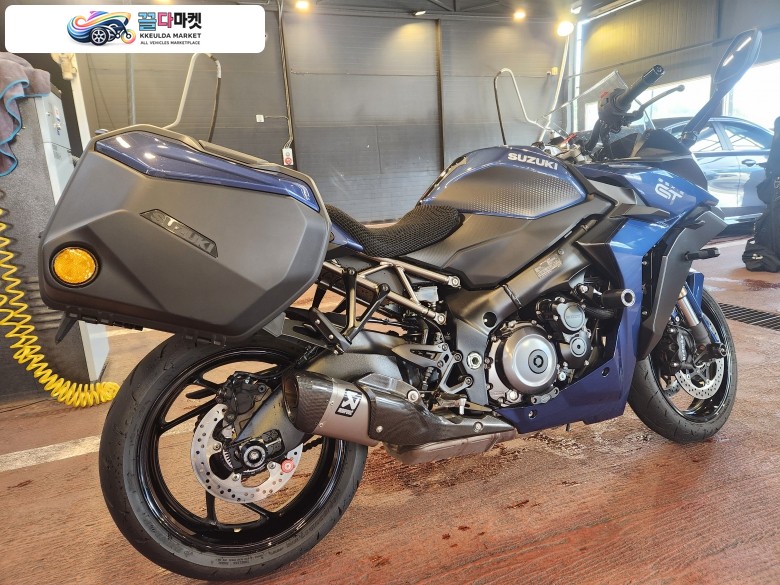 스즈끼 GSX S 1000 GT 2023년식 스즈끼 S1000GT 다크블루 54XX km 아크라 머플러등 옵션다수 판매합니다