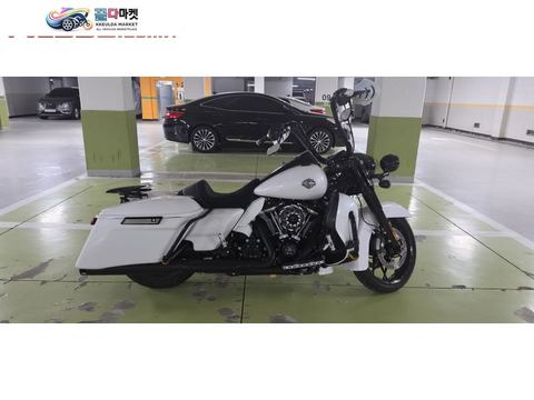 할리데이비슨 로드킹 스페셜 2024년식 풀튜닝 풀구변 깨끗한 백마 로드킹 판매합니다.
