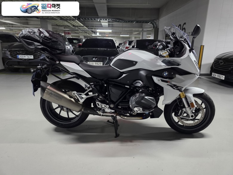 BMW R 1250 RS 2024년식 BMW R1250RS/24년11월/6000Km/아크라포빅 구변(소음기X)/리스승계/현금