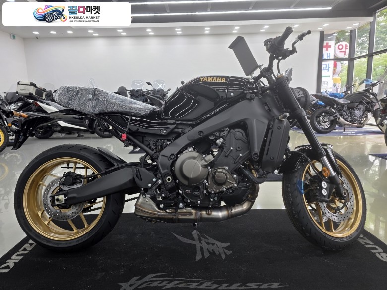 야마하 XSR 900 2025년식 -진주신평오토바이- -야마하 XSR900 (ABS)- - 2025년식 신차- - 검정-