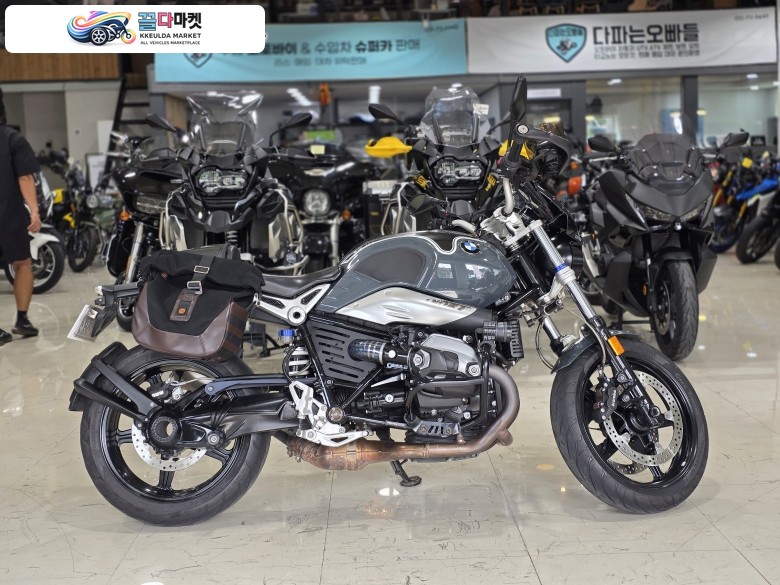 BMW R 나인 T 퓨어 2018년식 다파는 오빠들 BMW 알나인티 이쁜 옵션과 튜닝~ 999만원!!! 대차 매입 할부 리스 모두 가능하십니다^^