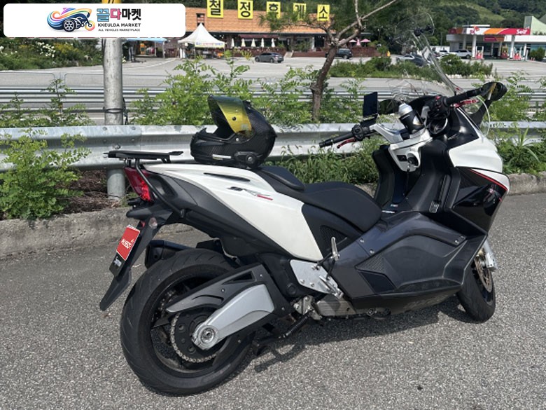 아프릴리아 SRV 850 2016년식 아프릴리아 빅스쿠터 SRV850