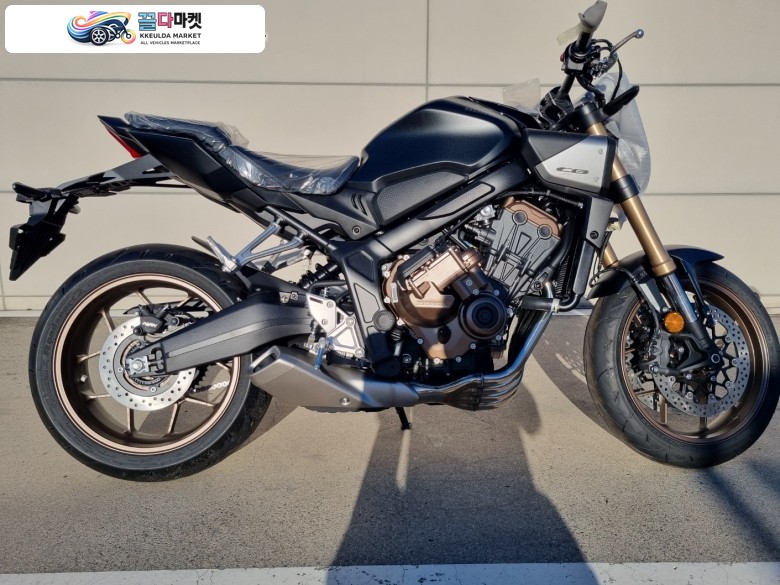 혼다 CB 650 R E 클러치 2025년식 울산동구 OK모터뱅크 2025 혼다 CB650R 세계최초 자동제어 E-클러치탑재!핫!핫!클릭!!