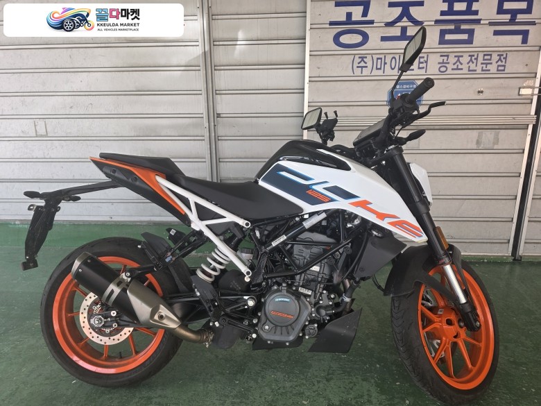 KTM 125 듀크 2023년식 2023년식 duke125 판매합니다 1000키로 신차급입니다